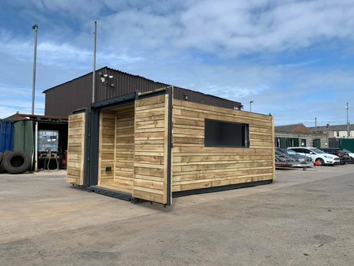 20ft 8ft clad shipping - x,